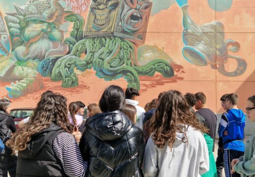 Máis de mil escolares da provincia participaron no último ano en visitas guiadas pola arte urbana de Carballo